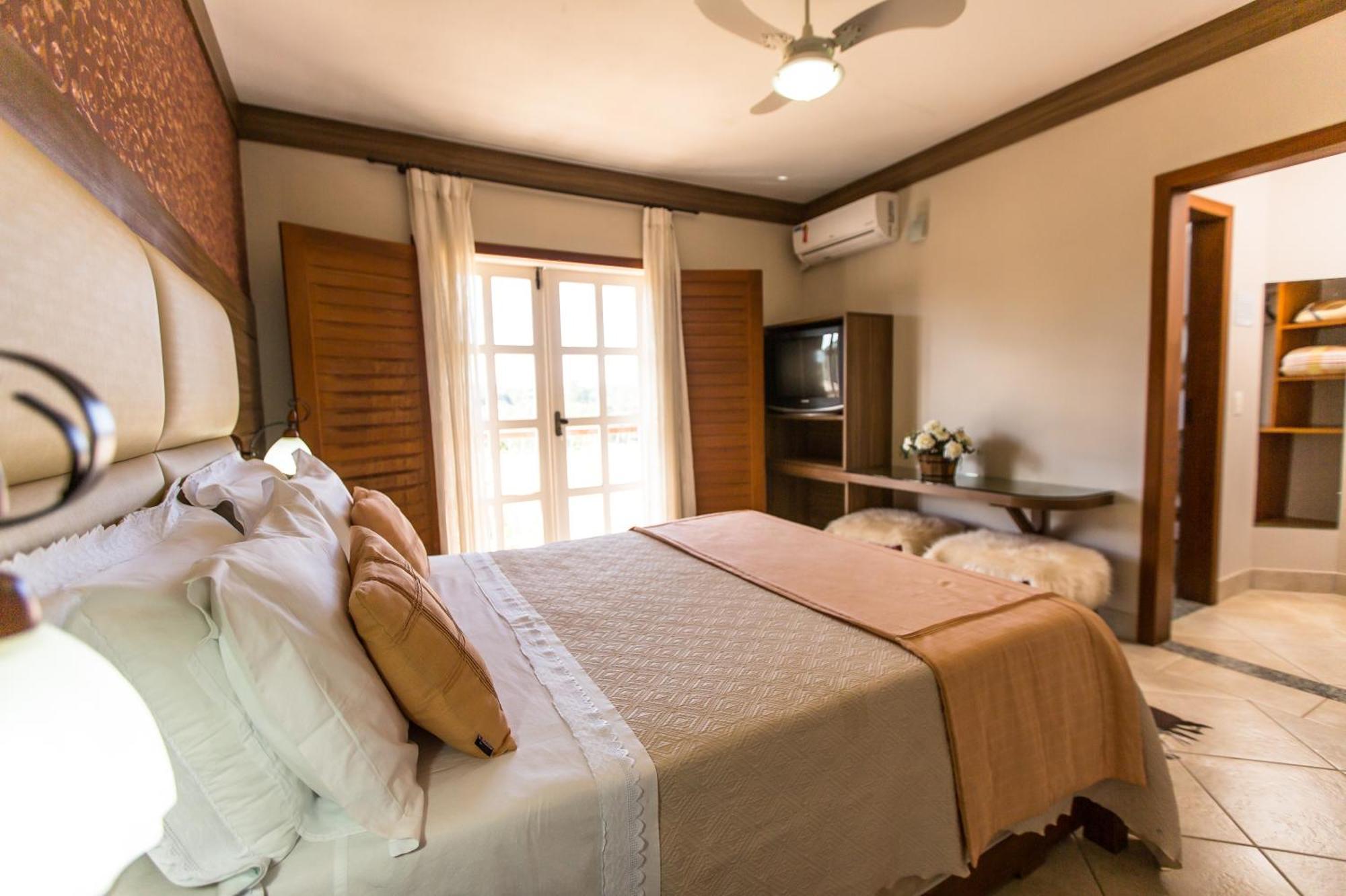 Pousada Lusitania Hotel Педра Азул Екстериор снимка